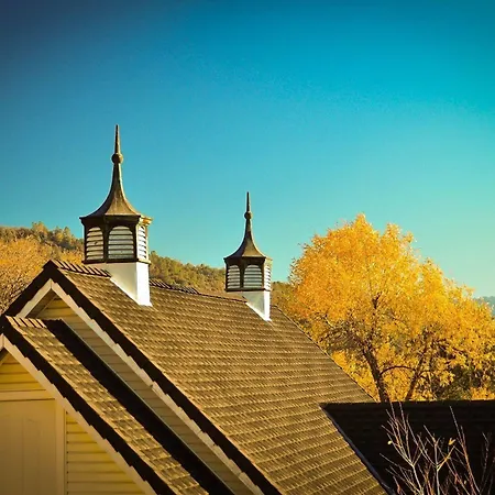 Hounds Tooth Inn